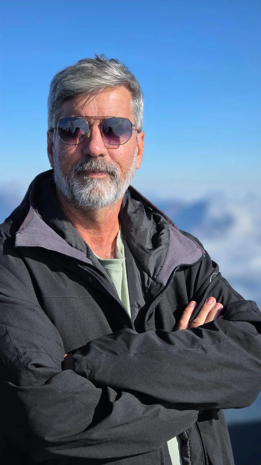 Alexandre Laurentino de Almeida, fundador e editor-chefe do Mendanha Notícias, em retrato ao ar livre